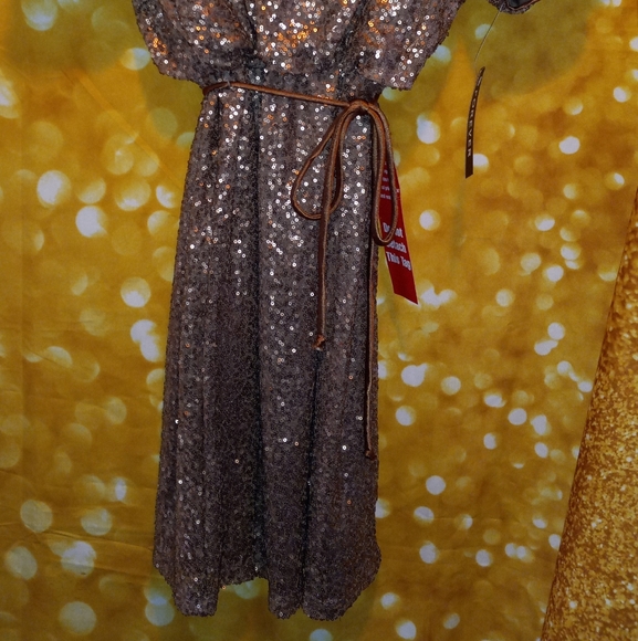 🤎💫 Copper Bling! Sequined dress and/or tunic with dolman slit sleeves. 🤎💫 - Picture 2 of 6